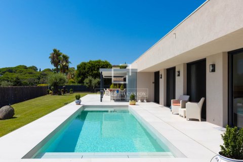 Villa for sale in Sant Vicenc De Montalt, Barcelona, Spain 3 bedrooms, 258 sq.m. No. 193666 - photo 3