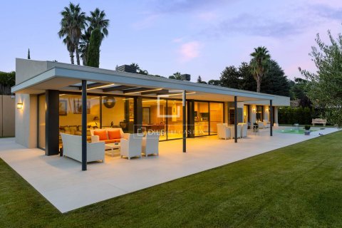 Villa for sale in Sant Vicenc De Montalt, Barcelona, Spain 3 bedrooms, 258 sq.m. No. 193666 - photo 2
