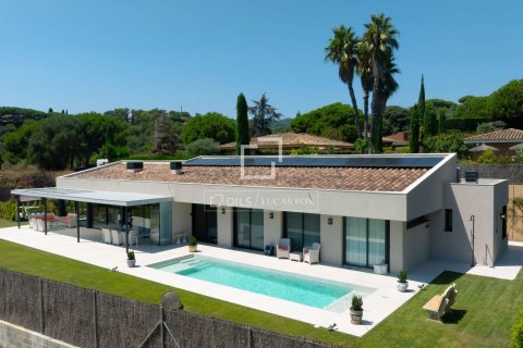 Villa for sale in Sant Vicenc De Montalt, Barcelona, Spain 3 bedrooms, 258 sq.m. No. 193666 - photo 4