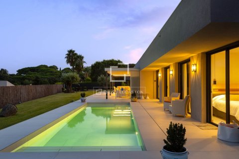 Villa for sale in Sant Vicenc De Montalt, Barcelona, Spain 3 bedrooms, 258 sq.m. No. 193666 - photo 1