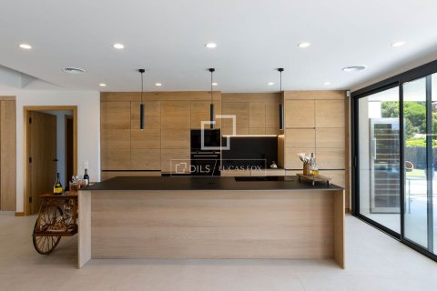 Villa for sale in Sant Vicenc De Montalt, Barcelona, Spain 3 bedrooms, 258 sq.m. No. 193666 - photo 8