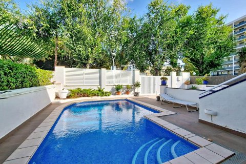 Villa for sale in Vilanova i la Geltru, Barcelona, Spain 5 bedrooms, 289 sq.m. No. 193668 - photo 8