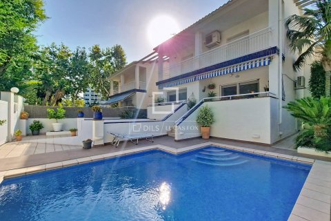 Villa for sale in Vilanova i la Geltru, Barcelona, Spain 5 bedrooms, 289 sq.m. No. 193668 - photo 7