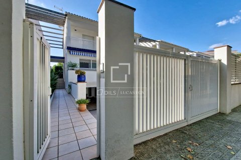 Villa for sale in Vilanova i la Geltru, Barcelona, Spain 5 bedrooms, 289 sq.m. No. 193668 - photo 5