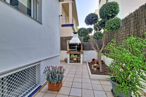 Villa for sale in Vilanova i la Geltru, Barcelona, Spain 5 bedrooms, 289 sq.m. No. 193668 - photo 11