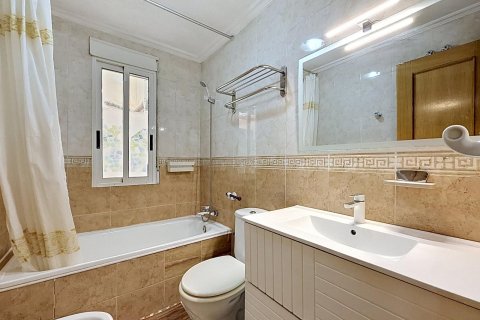 Apartment for sale in Torrevieja, Alicante, Spain 1 bedroom, 69.66 sq.m. No. 193593 - photo 11