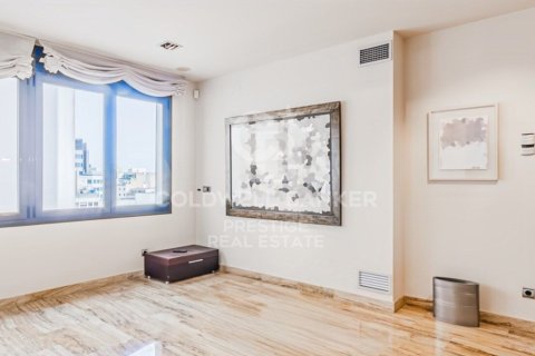 Apartment à vendre à Barcelona, Espagne, 3 chambres, 221 m2 No. 159789 - photo 20
