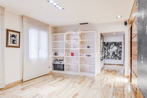 Apartment à vendre à Barcelona, Espagne, 3 chambres, 221 m2 No. 159789 - photo 23