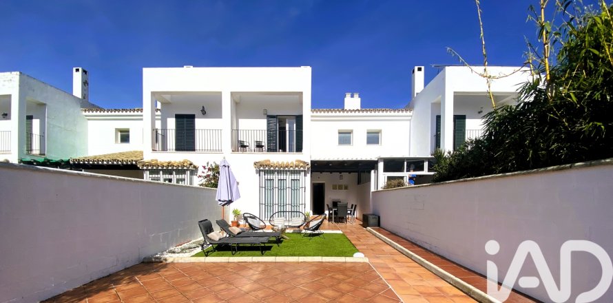 Kaupunkipientalo Chiclana de la Frontera, Cadiz, Espanja 4 makuuhuonetta, 125 m2 No. 152545