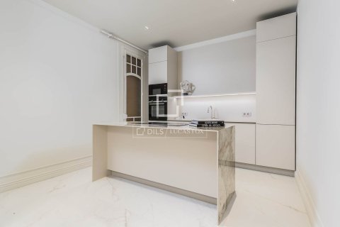 Lägenhet till salu i Barcelona, Spanien 4 sovrum, 200 kvm. Nr. 150814 - foto 14