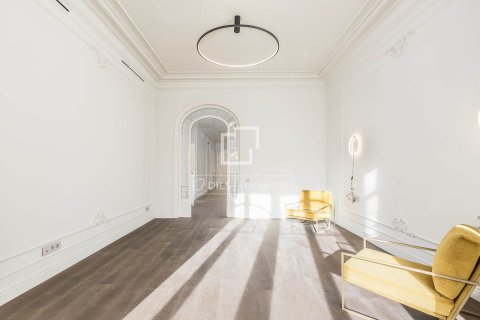 Lägenhet till salu i Barcelona, Spanien 4 sovrum, 200 kvm. Nr. 150814 - foto 22