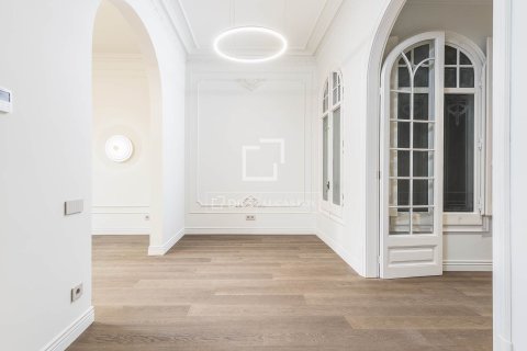 Lägenhet till salu i Barcelona, Spanien 4 sovrum, 200 kvm. Nr. 150814 - foto 13