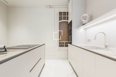 Lägenhet till salu i Barcelona, Spanien 4 sovrum, 200 kvm. Nr. 150814 - foto 17