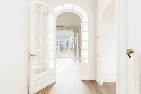 Lägenhet till salu i Barcelona, Spanien 4 sovrum, 200 kvm. Nr. 150814 - foto 23