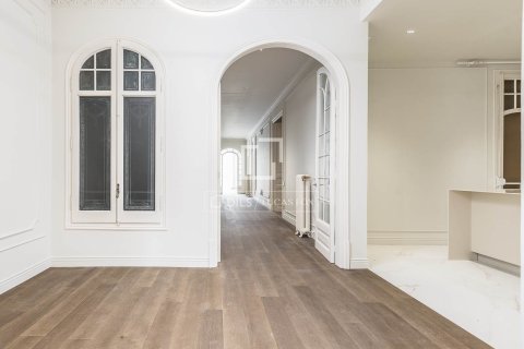 Lägenhet till salu i Barcelona, Spanien 4 sovrum, 200 kvm. Nr. 150814 - foto 11