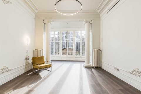 Lägenhet i Barcelona, Spanien 4 sovrum, 200 kvm. Nr. 150814