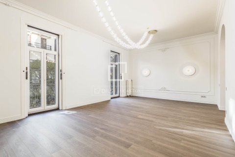 Lägenhet till salu i Barcelona, Spanien 4 sovrum, 200 kvm. Nr. 150814 - foto 3