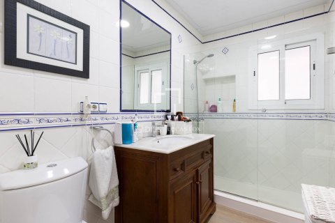 Villa for sale in Castelldefels, Barcelona, Spain 4 bedrooms, 245 sq.m. No. 150816 - photo 16