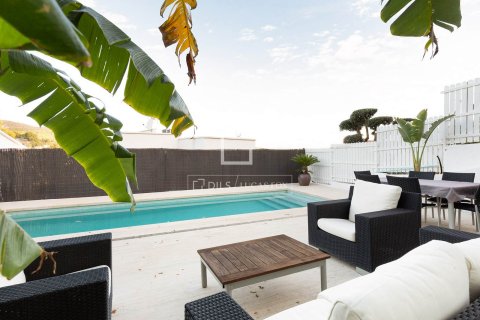 Villa for sale in Castelldefels, Barcelona, Spain 4 bedrooms, 245 sq.m. No. 150816 - photo 3