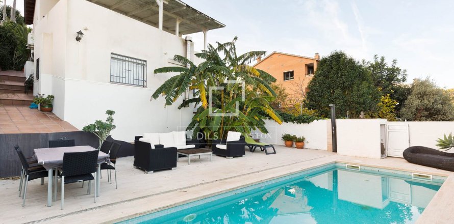 Villa in Castelldefels, Barcelona, Spain 4 bedrooms, 245 sq.m. No. 150816