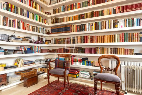 Villa for sale in Esplugues de Llobregat, Barcelona, Spain 5 bedrooms, 451 sq.m. No. 150815 - photo 12