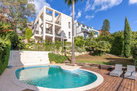 Villa for sale in Esplugues de Llobregat, Barcelona, Spain 5 bedrooms, 451 sq.m. No. 150815 - photo 1