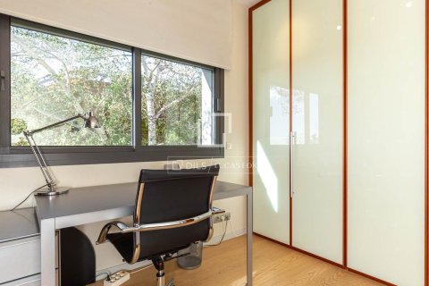 Villa for sale in Esplugues de Llobregat, Barcelona, Spain 5 bedrooms, 451 sq.m. No. 150815 - photo 30