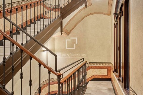 Apartment for sale in Barcelona, Spain 2 bedrooms, 146 sq.m. No. 150813 - photo 8