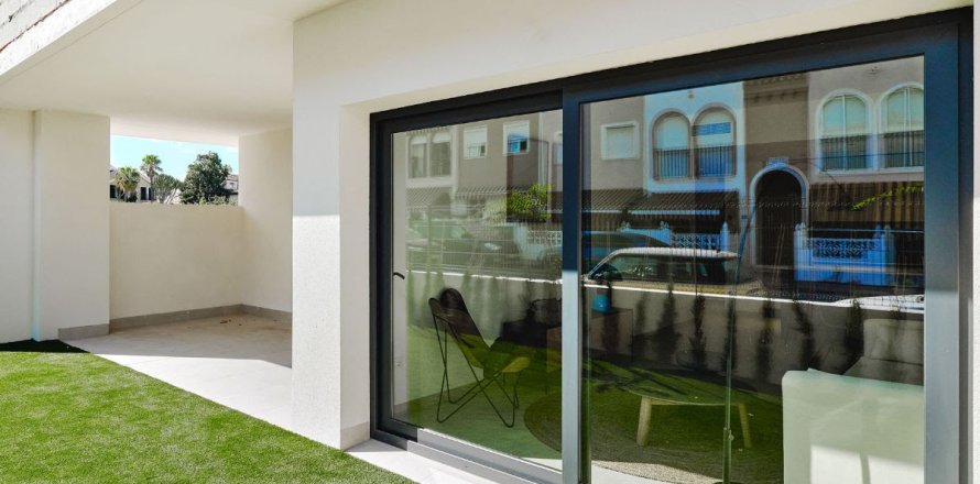 Bungalow i Torrevieja, Alicante, Spanien 2 sovrum, 98 kvm. Nr. 135770