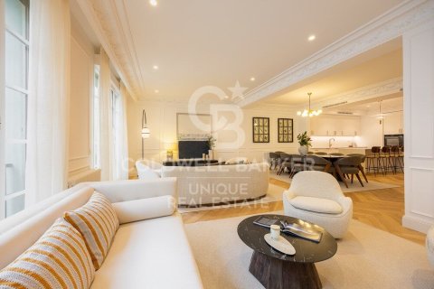 Huoneisto myytävänä Madrid, Espanja, 4 makuuhuonetta, 243 m2 No. 158496 - kuva 12