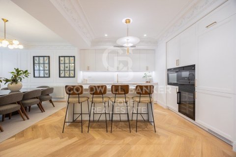 Huoneisto Madrid, Espanja 4 makuuhuonetta, 243 m2 No. 158496