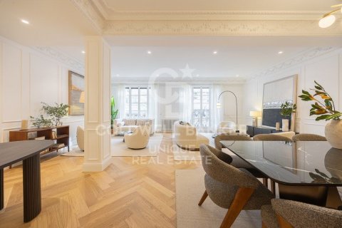 Huoneisto myytävänä Madrid, Espanja, 4 makuuhuonetta, 243 m2 No. 158496 - kuva 13