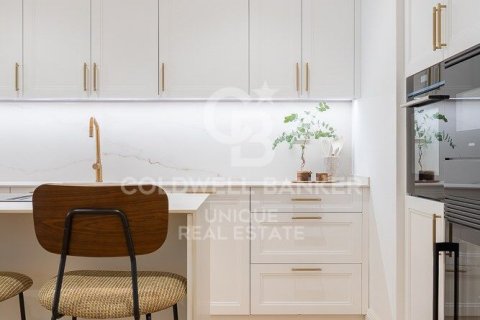 Huoneisto myytävänä Madrid, Espanja, 4 makuuhuonetta, 243 m2 No. 158496 - kuva 3