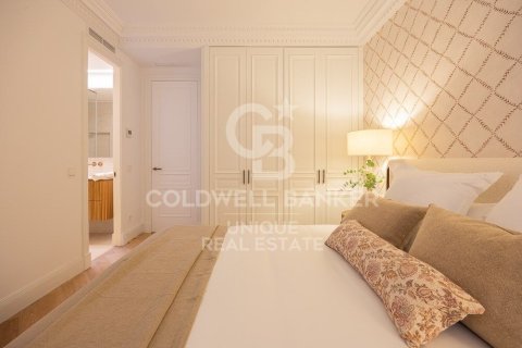 Huoneisto myytävänä Madrid, Espanja, 4 makuuhuonetta, 243 m2 No. 158496 - kuva 28