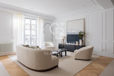 Huoneisto myytävänä Madrid, Espanja, 4 makuuhuonetta, 243 m2 No. 158496 - kuva 14