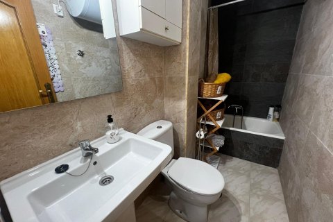 Apartment à louer à Alicante, Espagne, 1 chambre, 70 m2 No. 146480 - photo 13