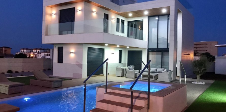 Villa à Dehesa De Campoamor, Alicante, Espagne 3 chambres, 190 m2 No. 145853