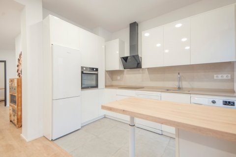Huoneisto myytävänä Sevilla, Seville, Espanja, 2 makuuhuonetta, 69 m2 No. 108196 - kuva 3