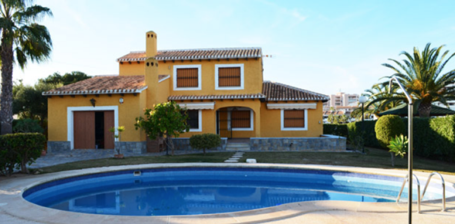 Villa a Cabo Roig, Alicante, Spagna 3 camere da letto, 180 mq. N° 145493