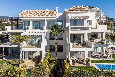 Apartment à Benahavis, Malaga, Espagne 2 chambres, 109 m2 No. 169163