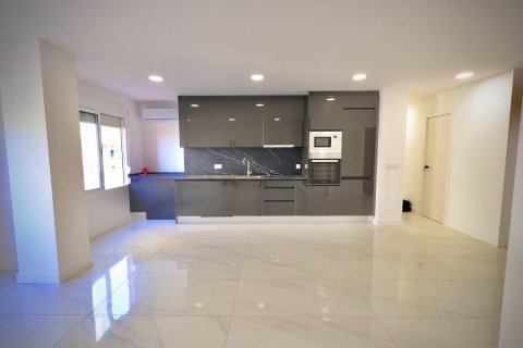 Apartamento en venta Torrevieja, Alicante, España 3 dormitorios, 104 m2 No. 115010 - foto 2