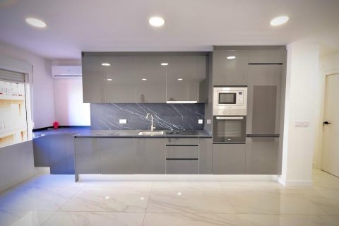 Apartamento en venta Torrevieja, Alicante, España 3 dormitorios, 104 m2 No. 115010 - foto 3