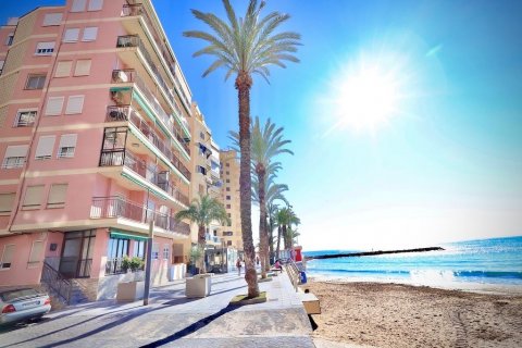 Apartamento en venta Torrevieja, Alicante, España 3 dormitorios, 104 m2 No. 115010 - foto 1