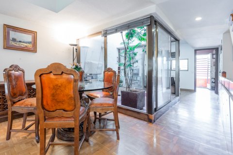 Casa adosada en venta Madrid, España 5 dormitorios, 252 m2 No. 119790 - foto 1