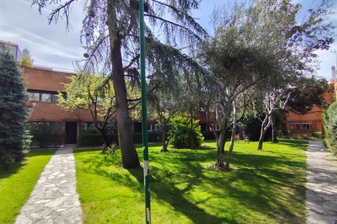 Casa adosada en venta Madrid, España 5 dormitorios, 252 m2 No. 119790 - foto 2