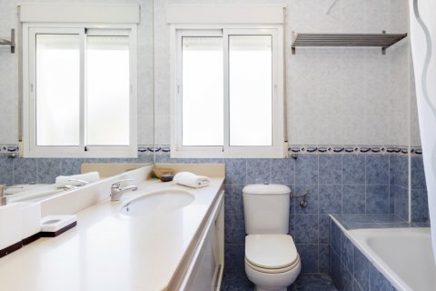 Продажа таухауса в Торре-де-Бенагальбон, Малага, Испания 4 спальни, 250м2 №119787 - фото 22