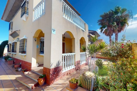 Kaupunkipientalo myytävänä Los Alcazares, Murcia, Espanja, 4 makuuhuonetta, 244 m2 No. 154806 - kuva 3