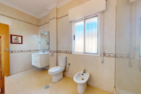 Kaupunkipientalo myytävänä Los Alcazares, Murcia, Espanja, 4 makuuhuonetta, 244 m2 No. 154806 - kuva 24