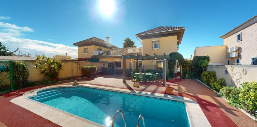 Kaupunkipientalo Los Alcazares, Murcia, Espanja 4 makuuhuonetta, 244 m2 No. 154806