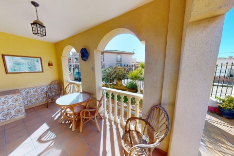 Kaupunkipientalo myytävänä Los Alcazares, Murcia, Espanja, 4 makuuhuonetta, 244 m2 No. 154806 - kuva 5